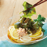わかめを味わう冷やしうどん