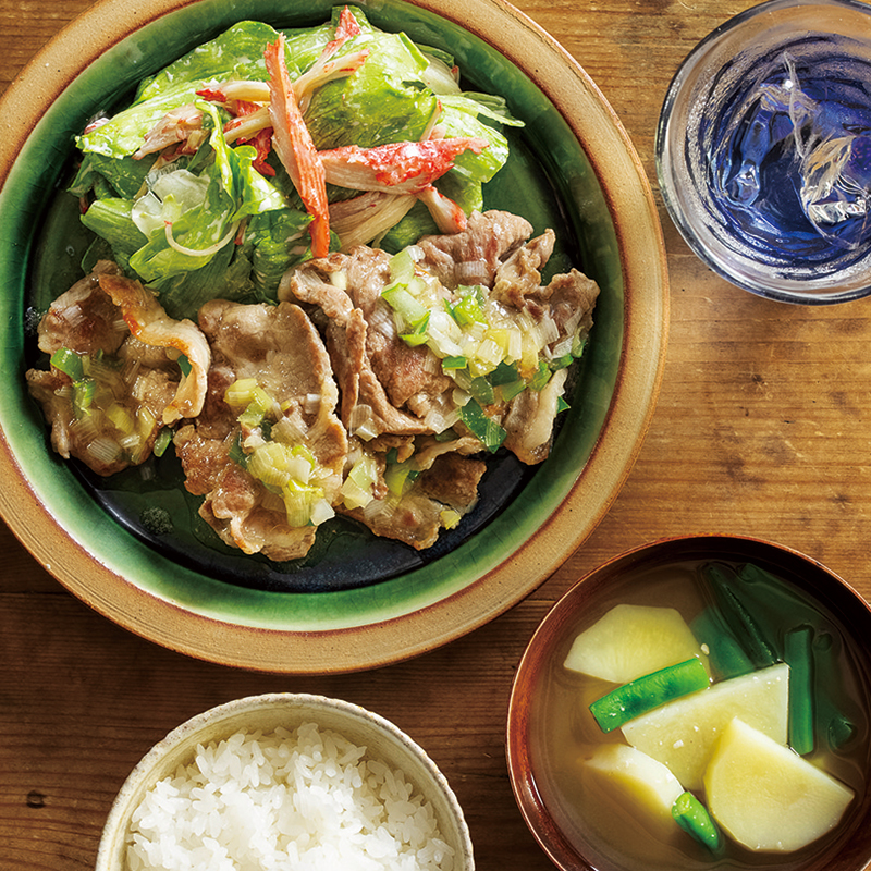 豚のねぎ塩焼き かにかまレタスサラダ じゃがいもといんげんのみそ汁 2人分 だいどこログ 生協パルシステムのレシピサイト