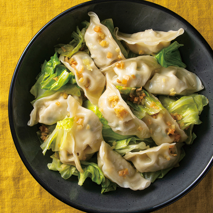 餃子とキャベツの酒蒸し