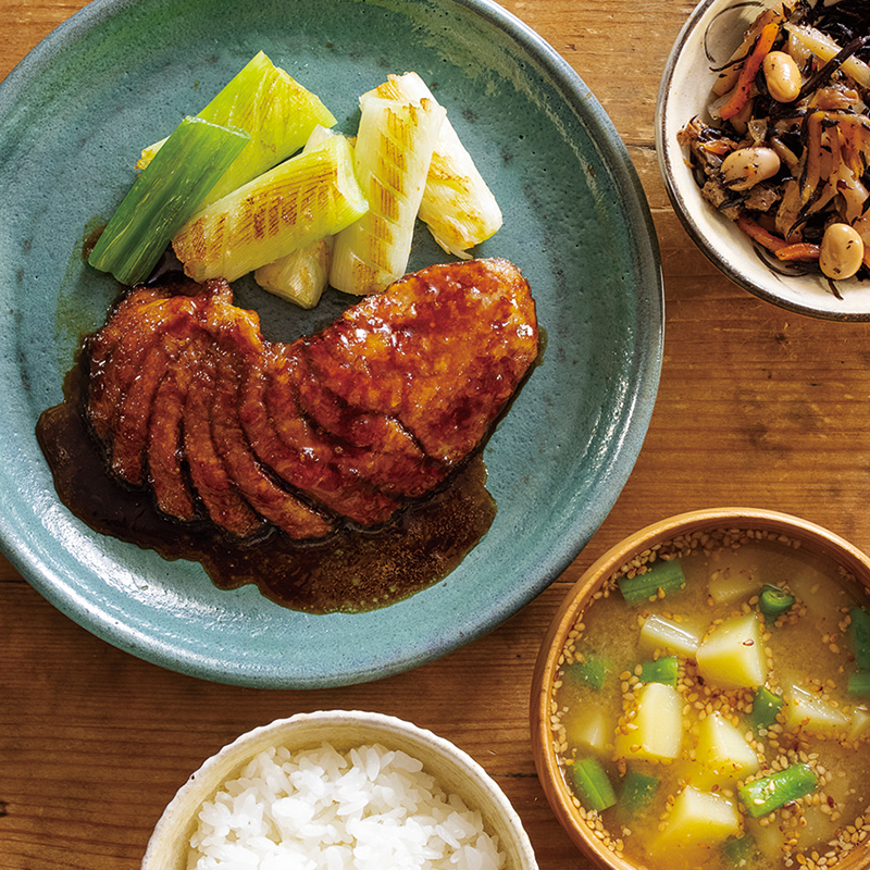 ねぎま照り焼き、『7品目のひじき煮』、じゃがいものごまみそ汁（2人分