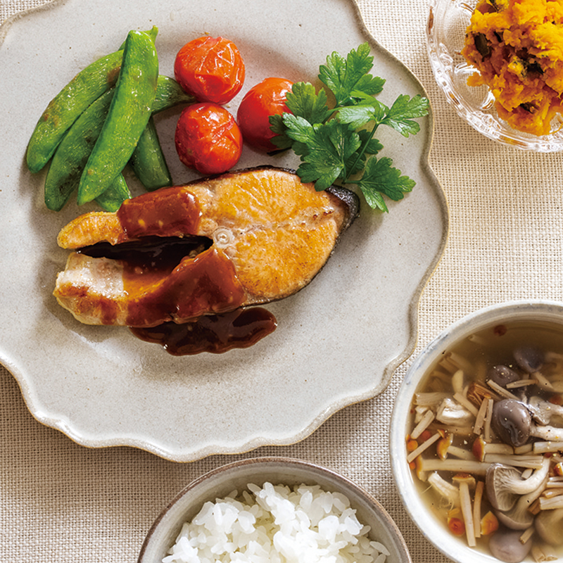 サーモンステーキ コクうまソース マッシュ塩かぼちゃ きのこスープ 2人分 だいどこログ 生協パルシステムのレシピサイト