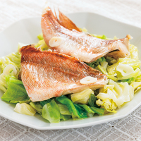 干し赤魚と春キャベツの塩にんにく蒸し