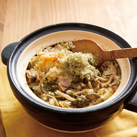 とろろ昆布ときのこの炊き込みごはん