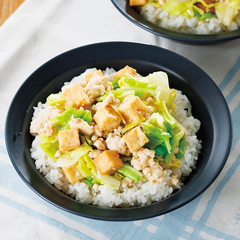 厚揚げとキャベツのみそバターそぼろ丼｜だいどこログ[生協パル
