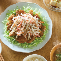 甘辛豚肉とキャベツのごぼうサラダ