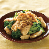 鶏肉とブロッコリーのソテー えのきおろしソースがけ