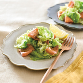 スモークサーモンとキャベツのサラダ