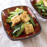 絹生揚げと小松菜のごまみそ炒め