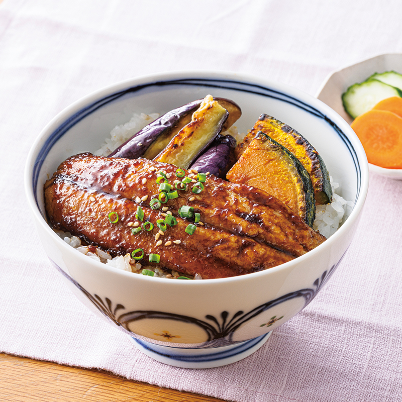 さんまと秋野菜の蒲焼き丼｜だいどこログ[生協パルシステムのレシピサイト]