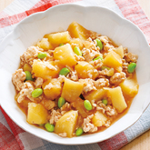 しょうが香るじゃがいもの鶏そぼろ煮