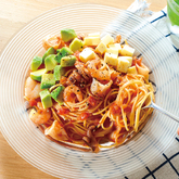 トマトとシーフードの彩り冷製パスタ