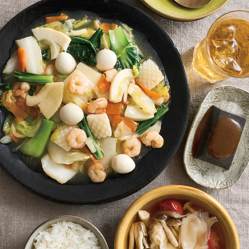 『えびといかの八宝菜』、『粒入り黒胡麻どうふ』、トマトときのこの肉わんたんスープ（3人分）