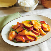 さつまいもと鶏から揚げの甘酢あん