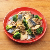 きのこ香る包丁要らずな塩さばのアクアパッツァ