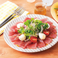 まぐろとモッツァレラチーズのカルパッチョ風