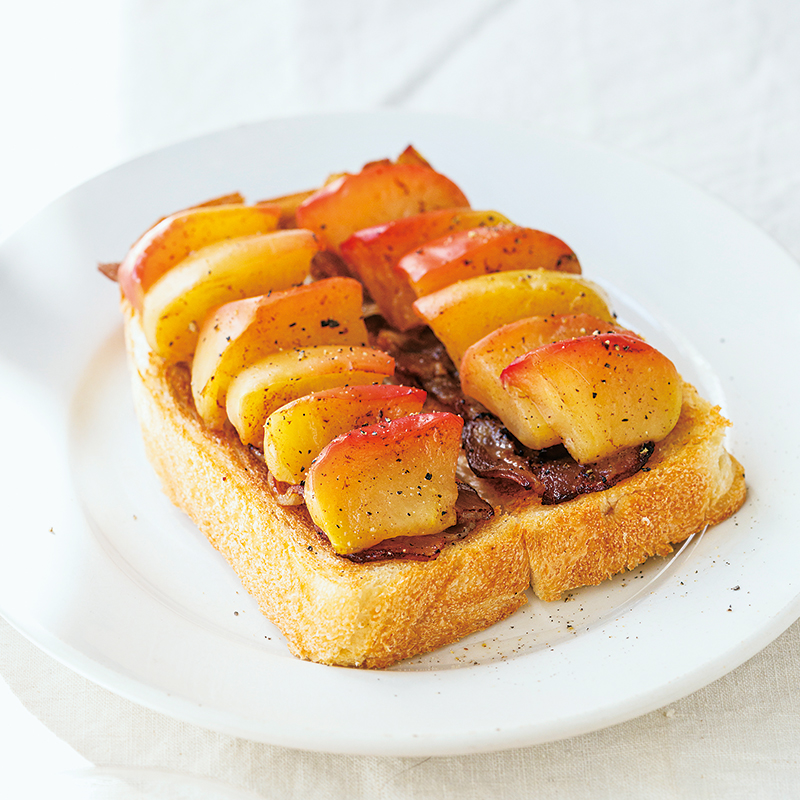 りんごとベーコンのタルティーヌ