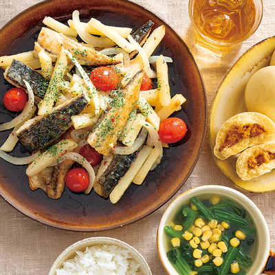 『塩さばとじゃがいものイタリアンガーリックソテー』、『レンジミニピザまん』、ほうれん草とコーンのスープ(3人分)