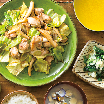 『産直鶏肉のバター醤油炒め』、ほうれん草のみぞれあえ、しじみのみそ汁(2人分)