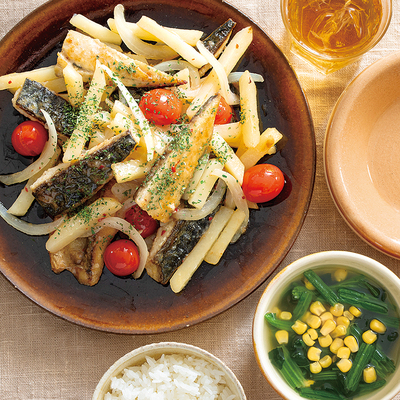 『塩さばとじゃがいものイタリアンガーリックソテー』、ほうれん草とコーンのスープ(2人分)