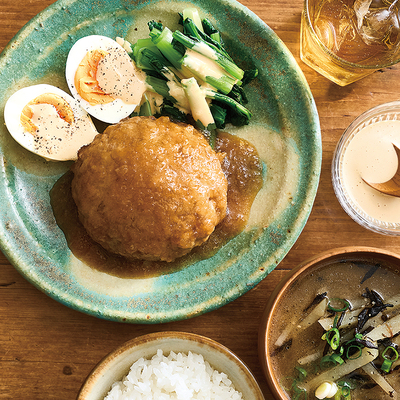 『ふっくら和風おろしハンバーグ』、ゆでたまご&小松菜 チーズマヨドレッシング、じゃがいもとひじきのみそ汁(3人分)