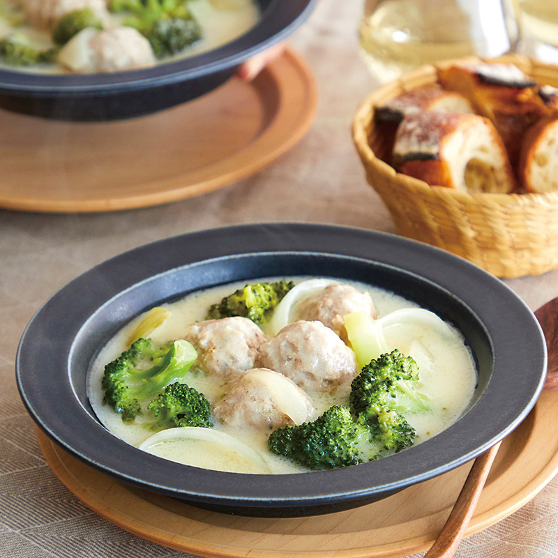 ブロッコリーとミートボールのヨーグルトシチュー