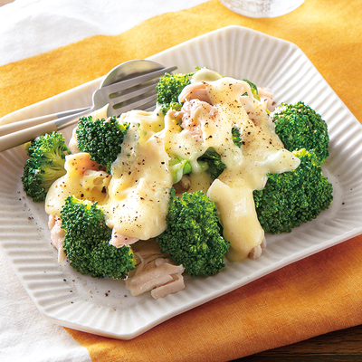 蒸しブロッコリーとササミのチーズソース