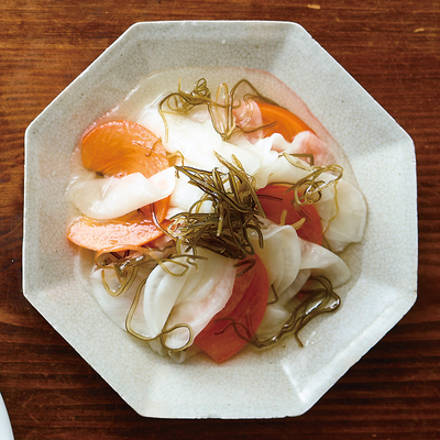 きざみ昆布とかぶと柿の甘酢漬け