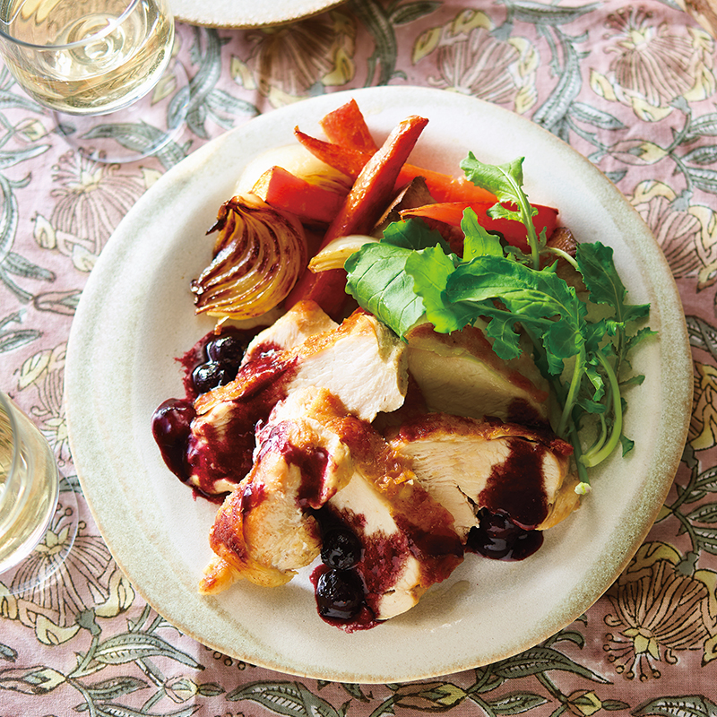 鶏肉のソテー ブルーベリーソースがけ