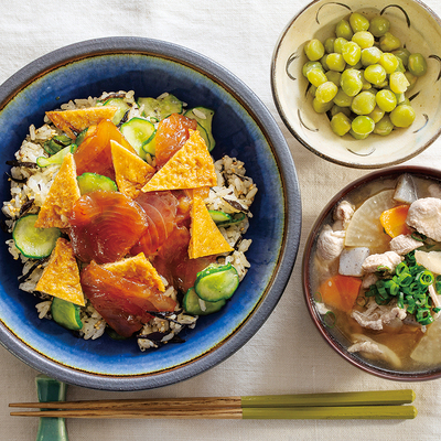 まぐろのおいなりさん風ちらし丼、『釜あげうぐいす豆』、豚汁（2人分）