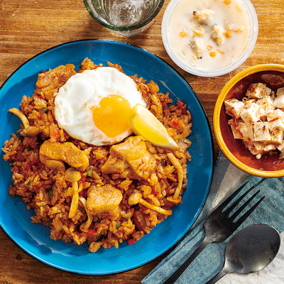 『ジャンバラヤ』、豆腐の塩おかかサラダ、『食べるスープ具だくさんクラムチャウダー』(2人分)