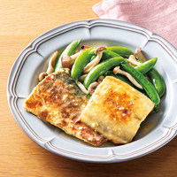 さわらのムニエルとスナップえんどうソテー