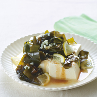 春告げわかめと豆腐のガーリックレモン蒸し