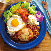 『ロコモコ丼（ポテトサラダ添え）』（3人分）