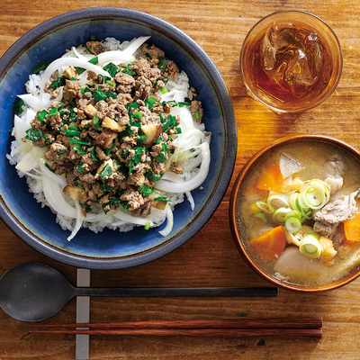 にらといわしの香味肉みそ丼、豚汁（3人分）