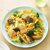 さわらとじゃがいも、ブロッコリーの塩バター炒め