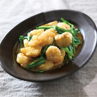 えびと新じゃがのにんにく醤油炒め