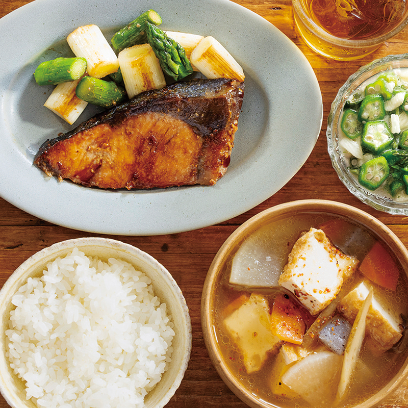 簡単ぶり照り 焼き野菜添え、『おくらと野沢菜の山芋和え』、厚揚げと根菜の具だくさんみそ汁（2人分）