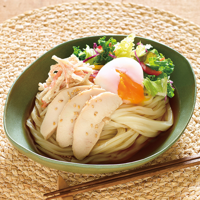 蒸し鶏とごぼうサラダの冷やしうどん