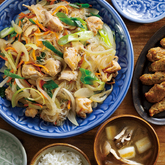 『産直鶏肉の塩チャプチェ風』、『国産いかと青さのちぎり揚げ』、まいたけと焼きねぎのみそ汁（3人分）