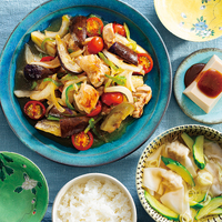 『産直鶏肉と夏野菜の甘酢醤油炒め』、『粒入り金胡麻どうふ』、きゅうり肉わんたんスープ(3人分)