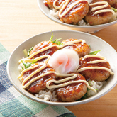 とろ～り温玉のおさかなつくね丼