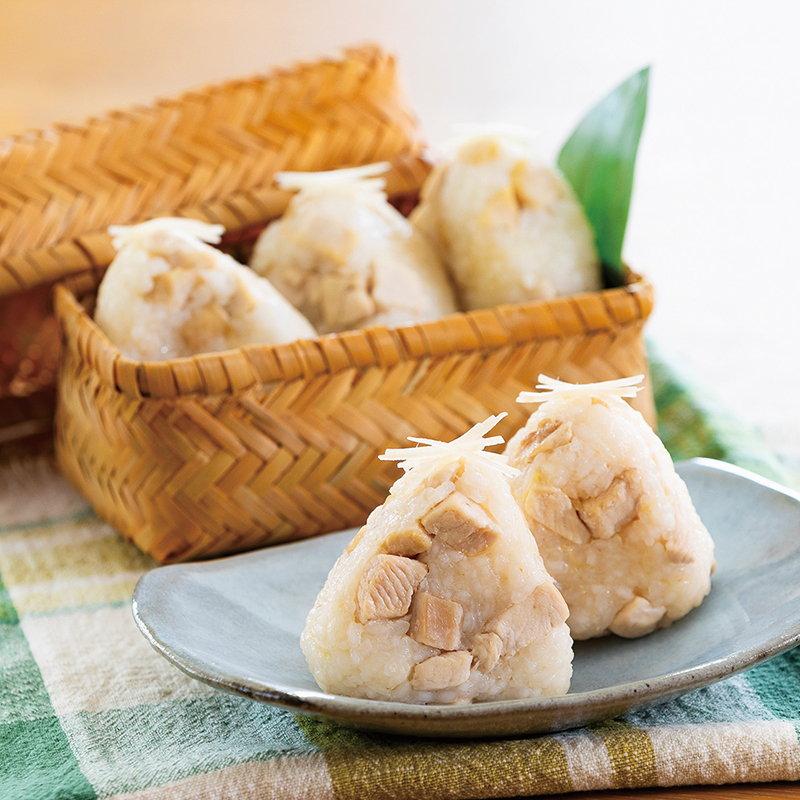 鶏肉と塩こうじの炊き込みおにぎり