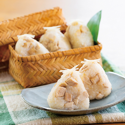 鶏肉と塩こうじの炊き込みおにぎり