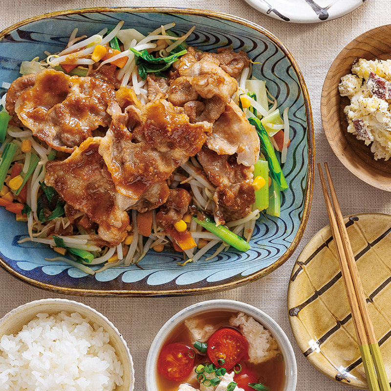 みそだれ焼き豚肉と野菜炒め、さつまいものクリームチーズサラダ、くずし豆腐のトマトスープ（2人分）