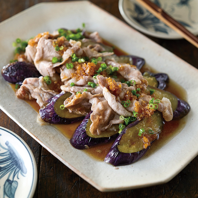 豚肉となすのフライパン蒸し にんにく醤油だれ