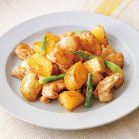 鶏肉と新じゃがいものバターコンソメ蒸し