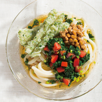 ちくわの磯辺揚げ冷やしうどん モロヘイヤトマトつゆ