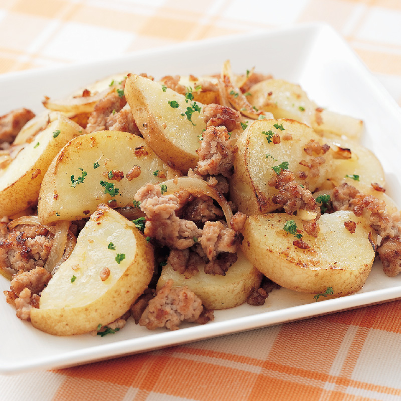 じゃがいもとひき肉のコンソメ風味