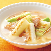 焼きねぎとベーコンのスープ煮