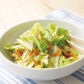 カリカリ桜えびと春キャベツのサラダ